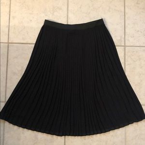 Beautiful black pleated skirt Brand New